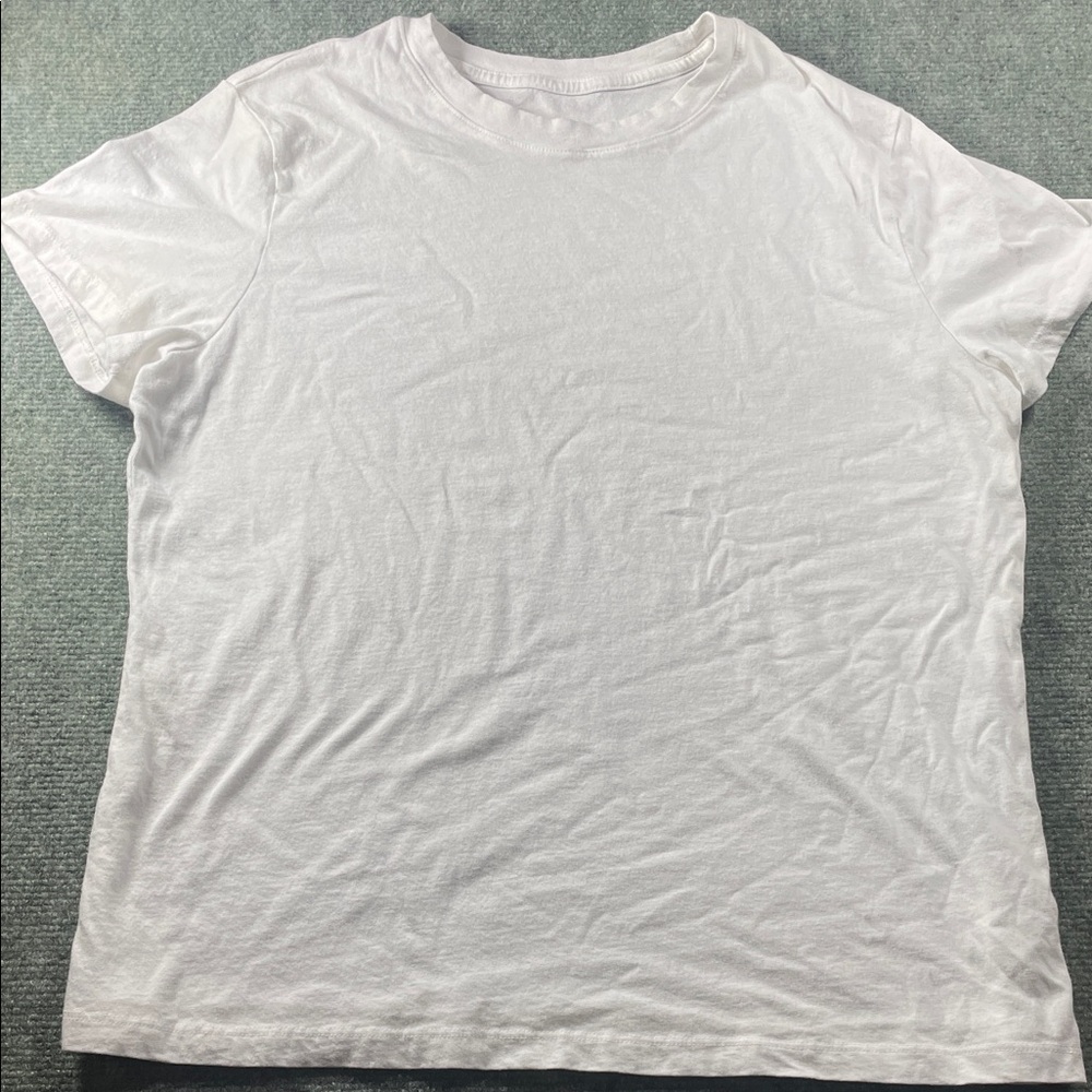 a‎ new day White Short Sleeve Crewneck Tee
